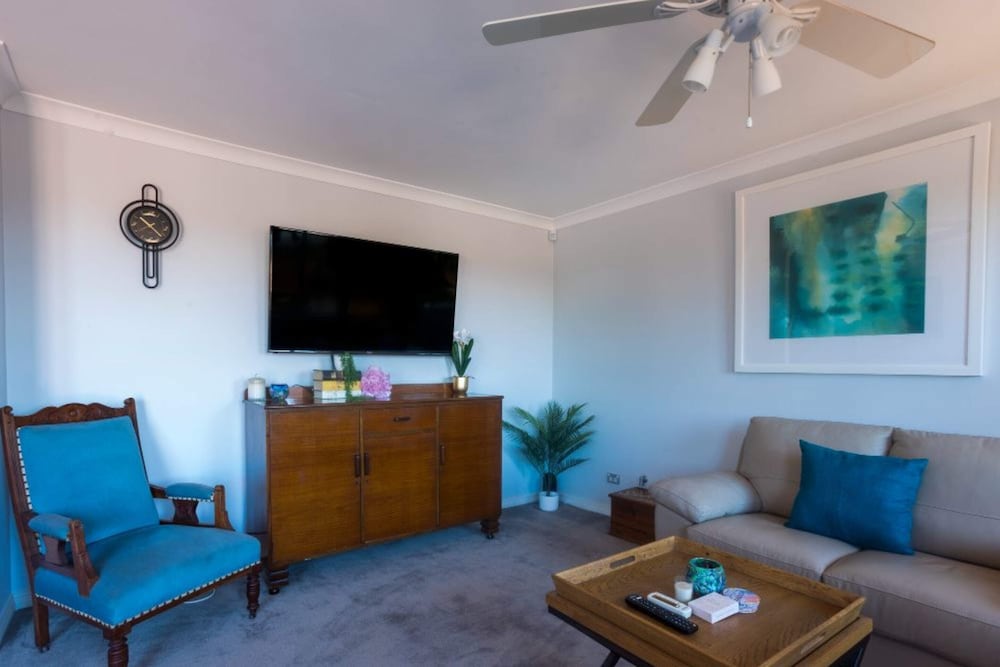Character 3 Bedroom Home With Pool and Balcony