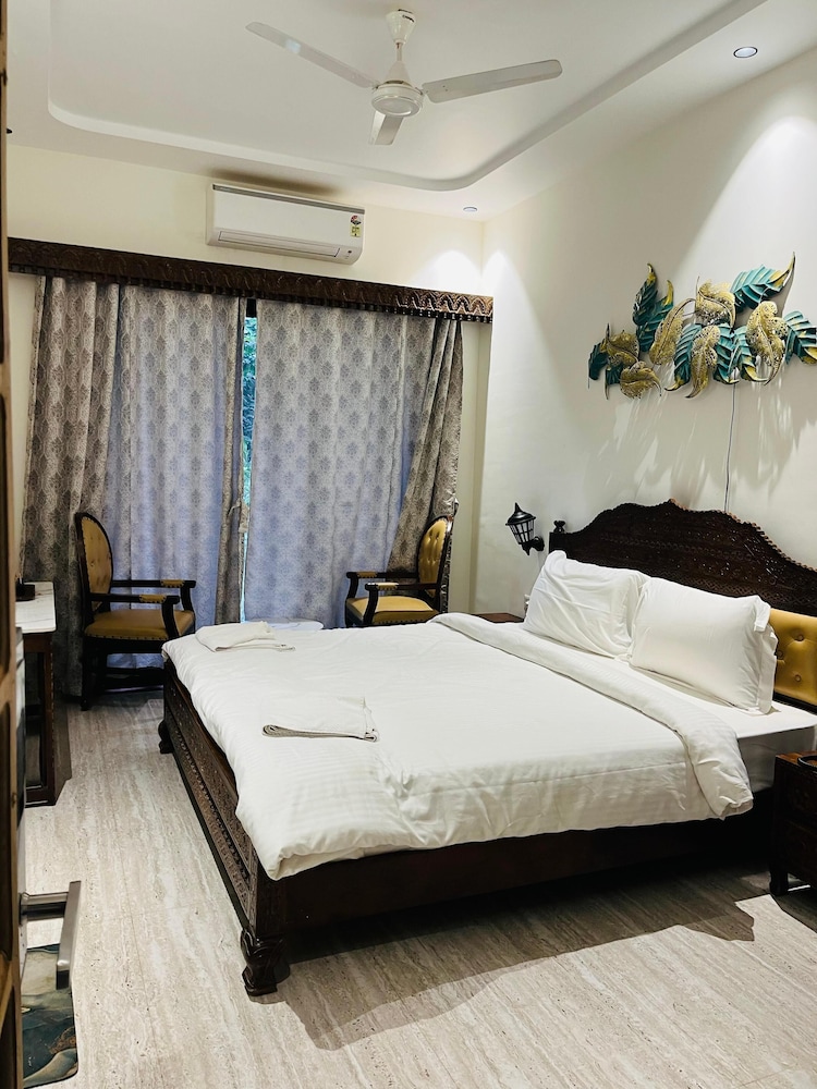 Misty Blues Villas & Resort