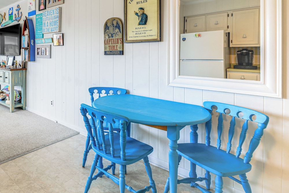 Steps to Sand! Condo w/ 2 Pools in Atlantic Beach
