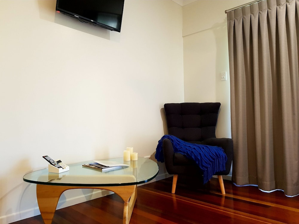 Camelot Boutique Accommodations view 3