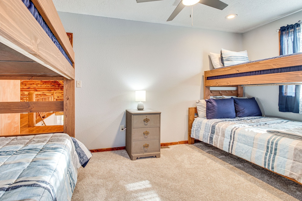 Expansive Mountain Home Rental w/ Yard & Fire Pit! view 3