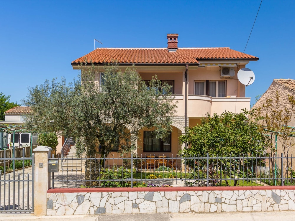 Apartment in Pula Near the Sea