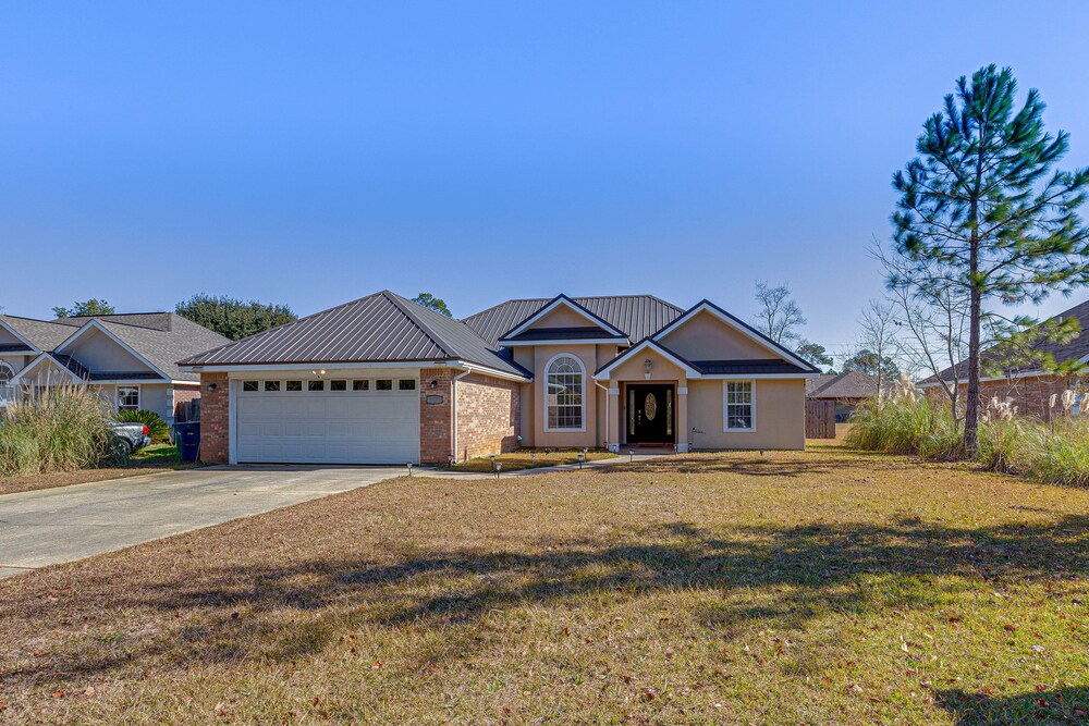 Family-friendly Ocean Springs Home: Grill, Hot Tub view 2