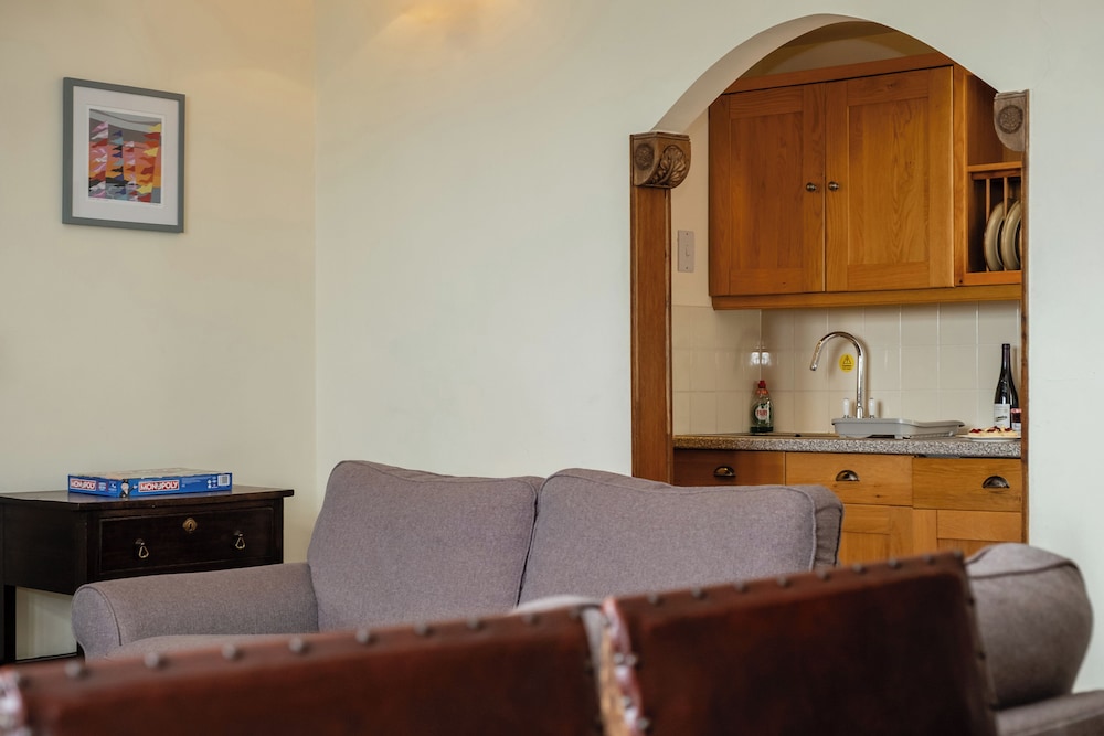 Watermouth Castle, Penn-curzon Apartment