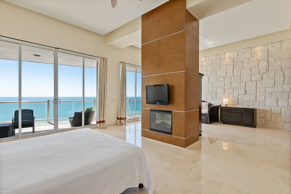 Encanto Living 1202 -4BR by Kivoya