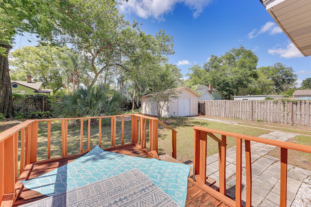 4 Mi to Dtwn Jacksonville: Chic Home w/ Porch!