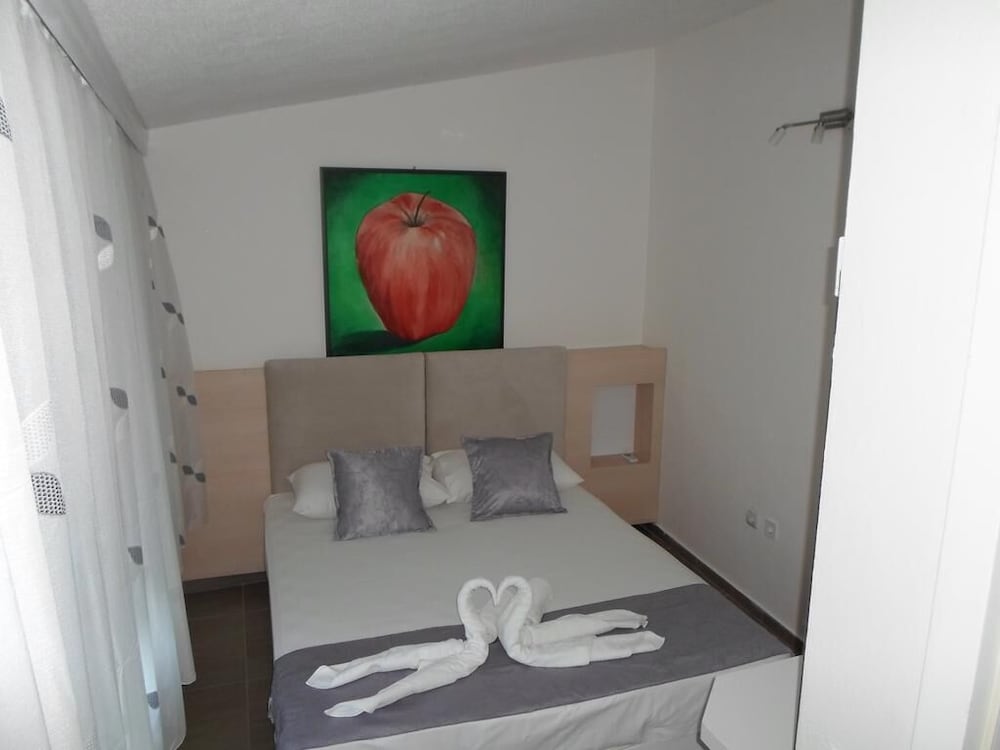 Apartments and Rooms Four Roses view 2