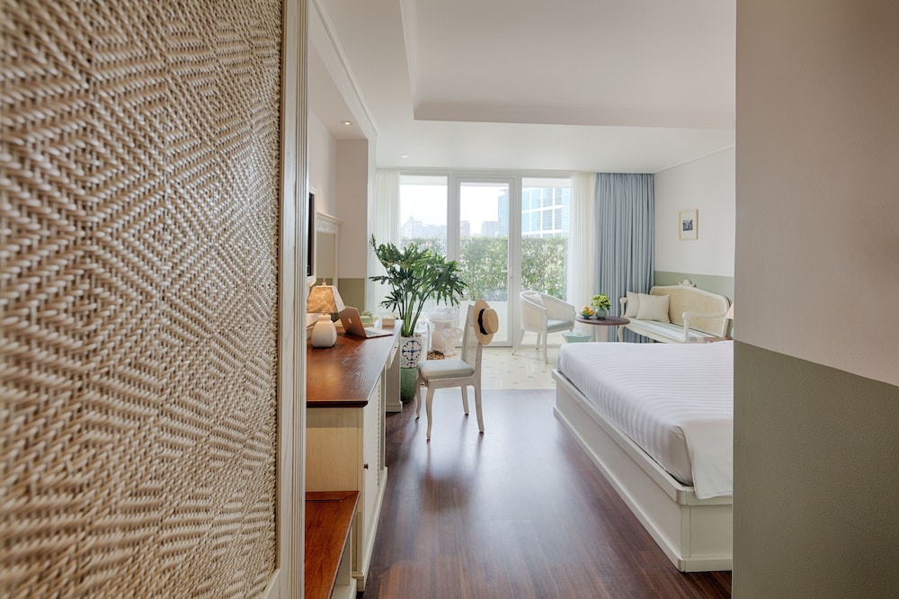 Au Lac Charner Hotel 86