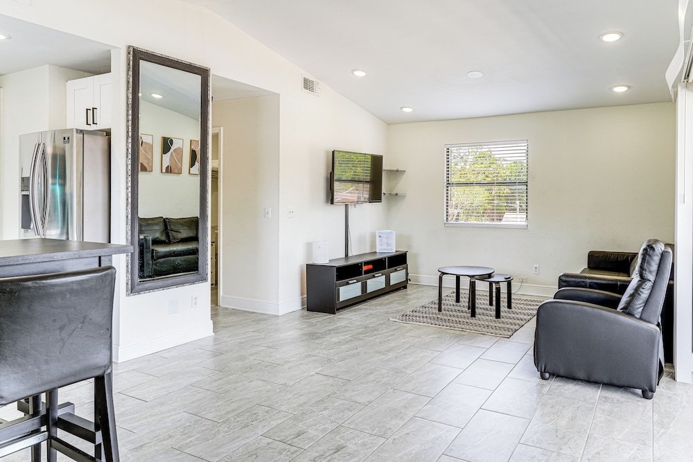 Near Airport & Sports Venues: Tampa Sanctuary!