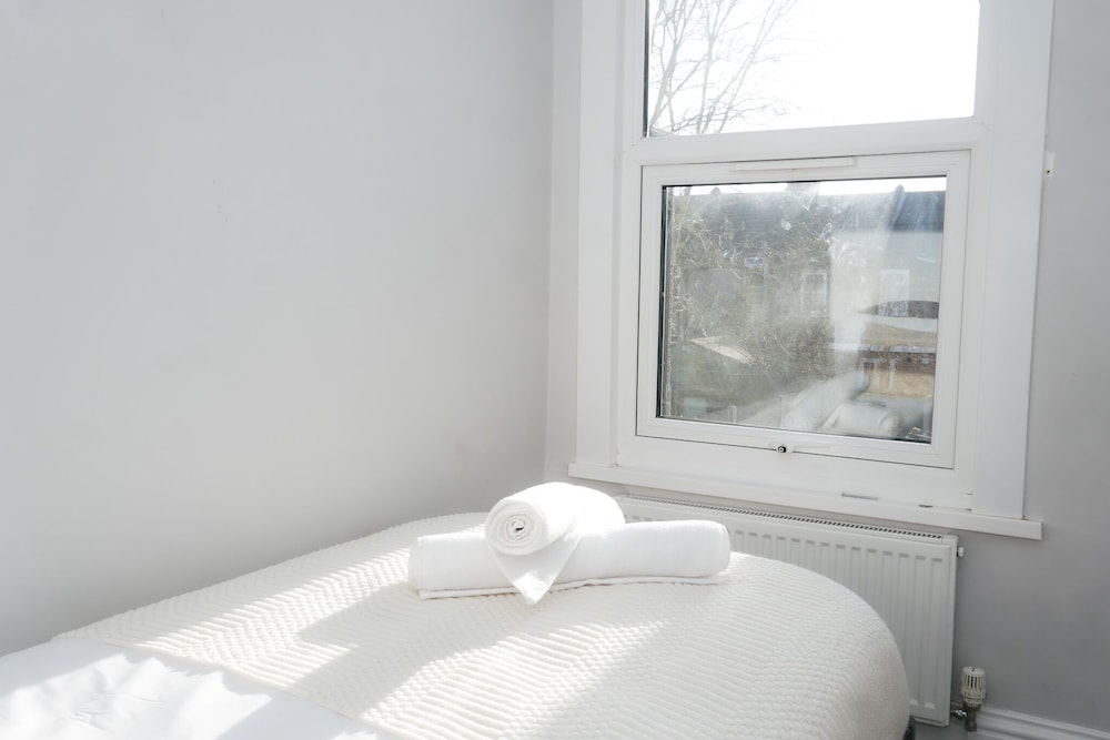 3 Bed-sleeps 7-garden-parking-town Centre