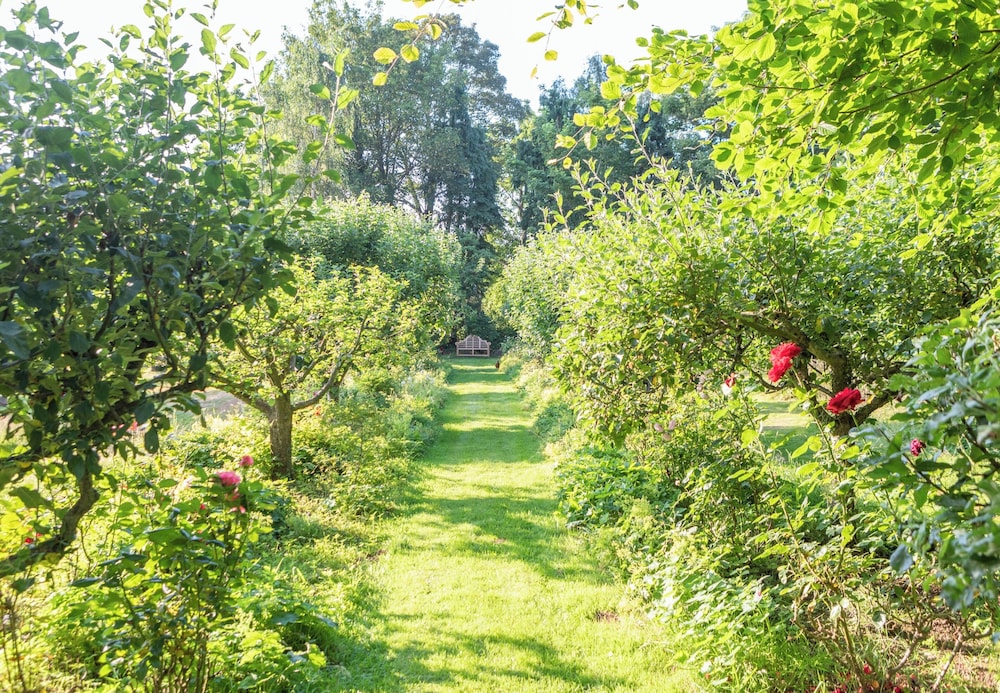 Luxury Glamping The Wye Valley for 2 to 6 Guests