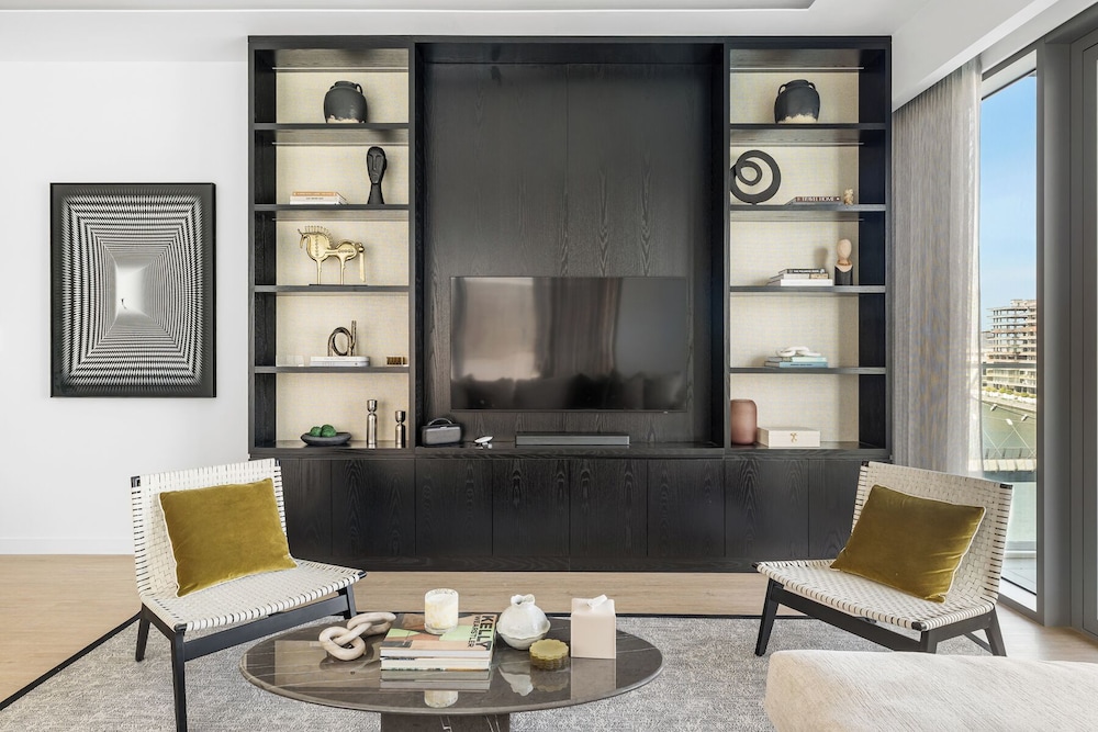 3BR with Burj Khalifa and Canal View