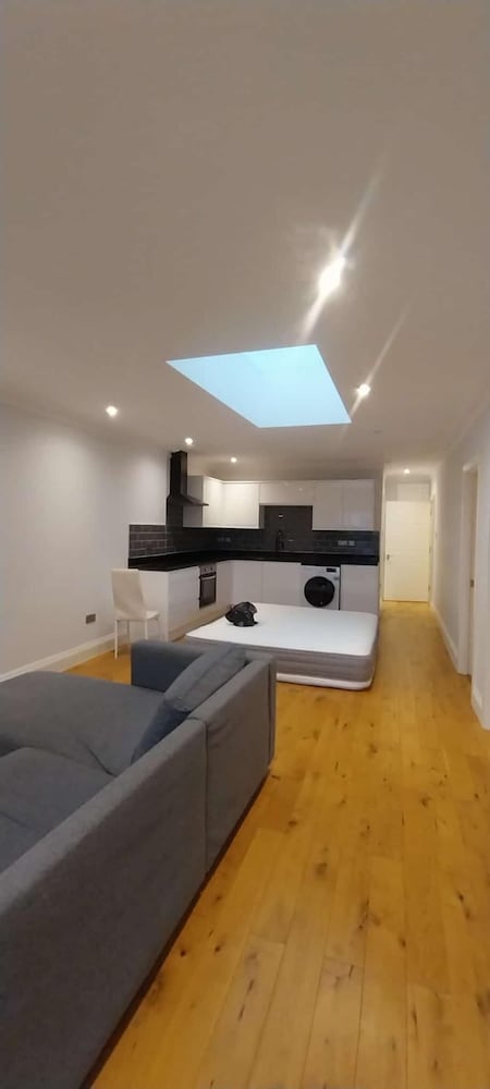Bromley Manor - Spacious 11 Bedroom House