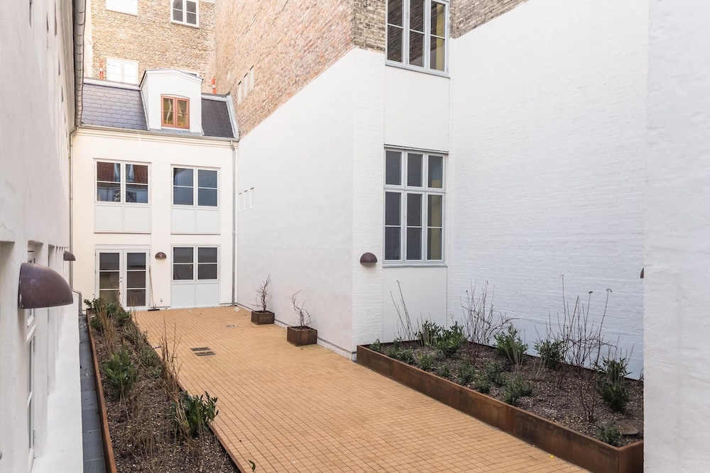 Newly Renovated Luxury Apt Heart of CPH view 5