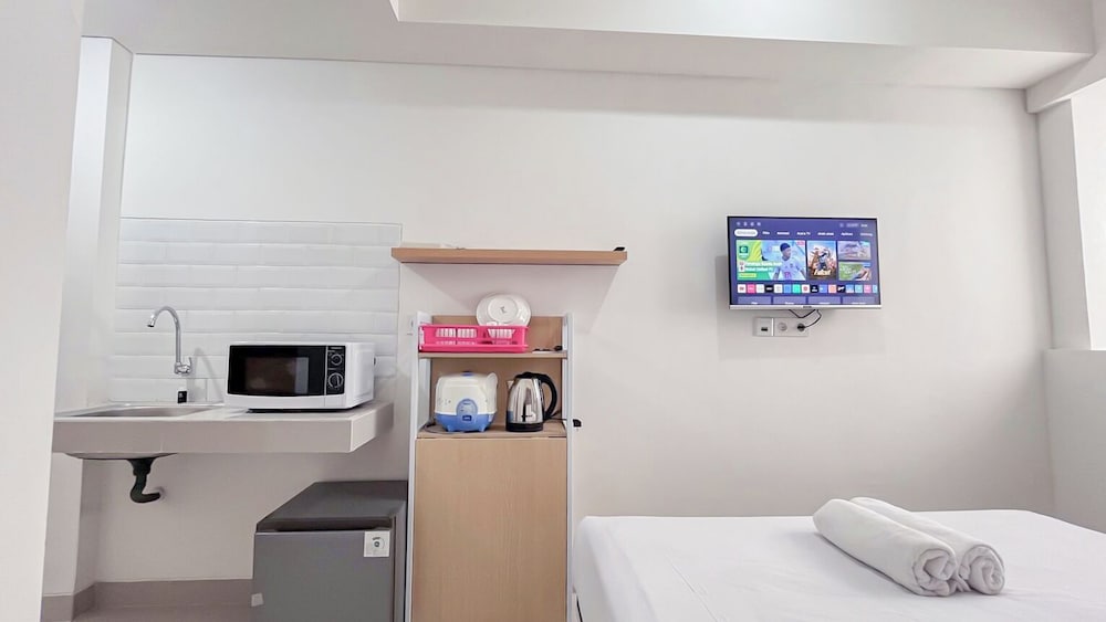 Minimalist Studio Room Near Unhas At Bandaraya - Tallasa City Makassar Apartment