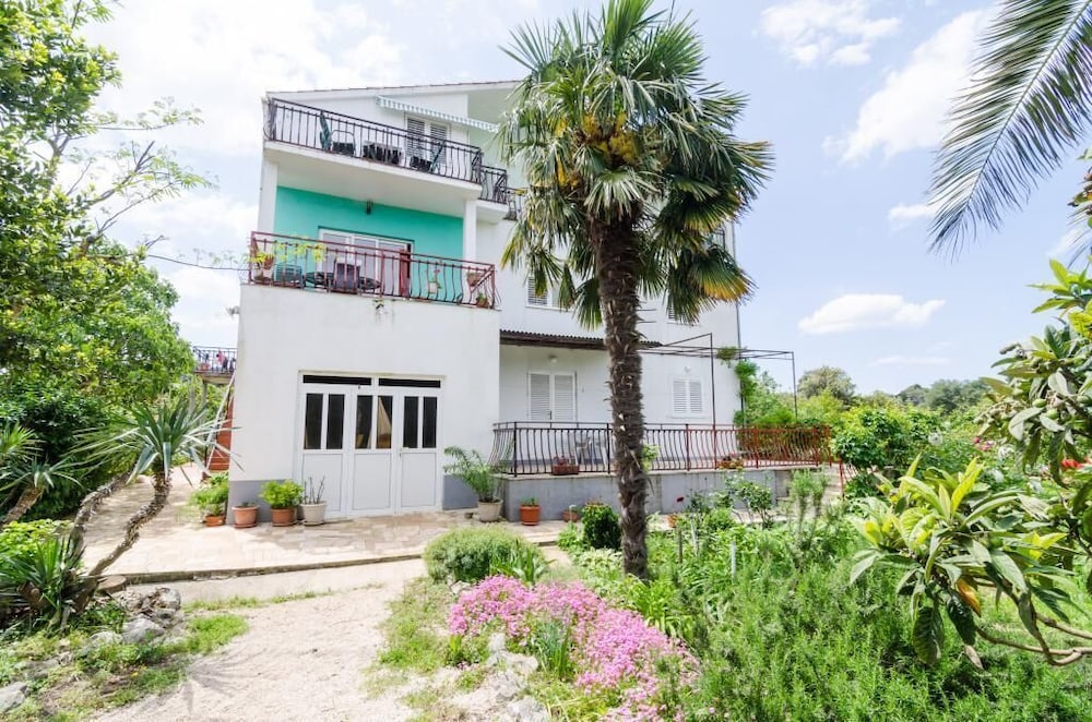 Apartments Sutvid