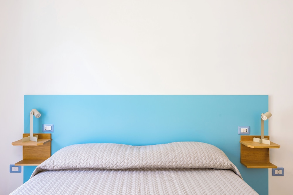 Brombeis Double Bedroom Center by Napoliapartments