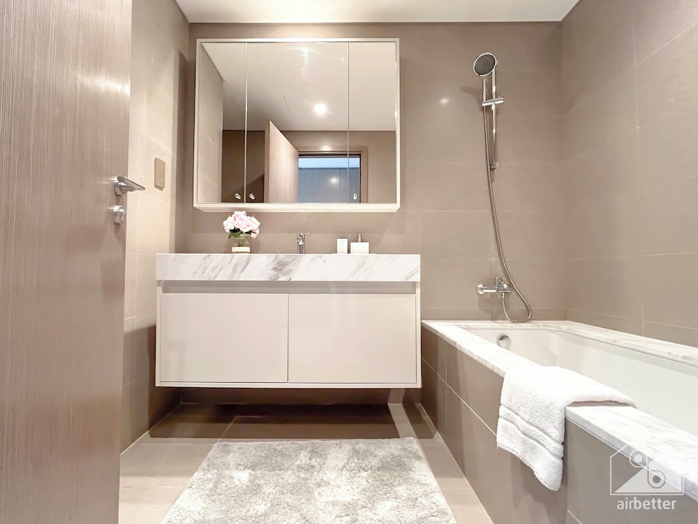 Spacious 3.5 Bedroom Apartment in Burj Royale