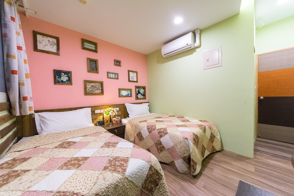 Sunrise Champs Hostel