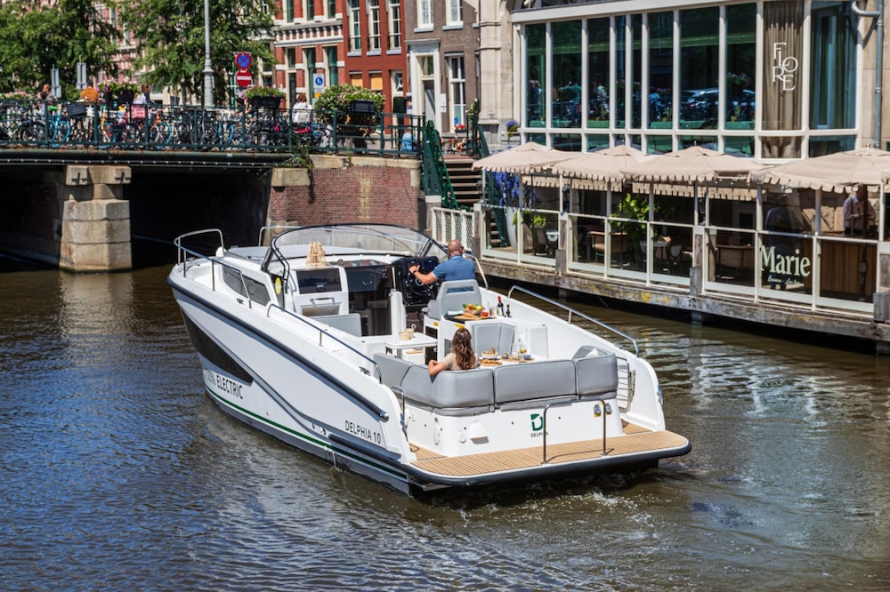 Delphia 10 Lounge een Uniek Verblijf op het Water met Veel Mogelijkheden view 3