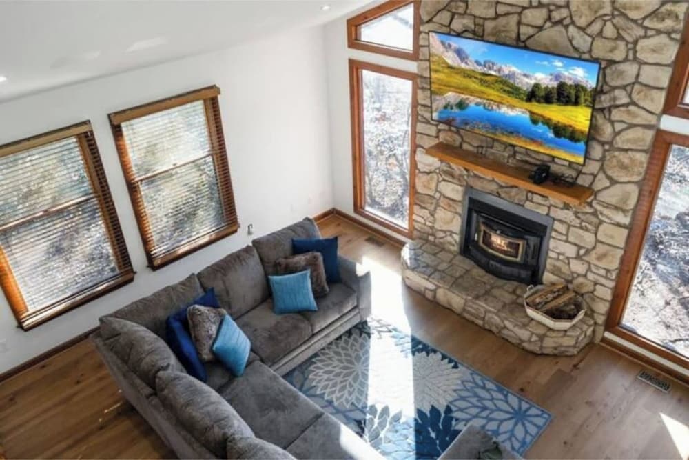 Cozy and Comfy with Lake Access
