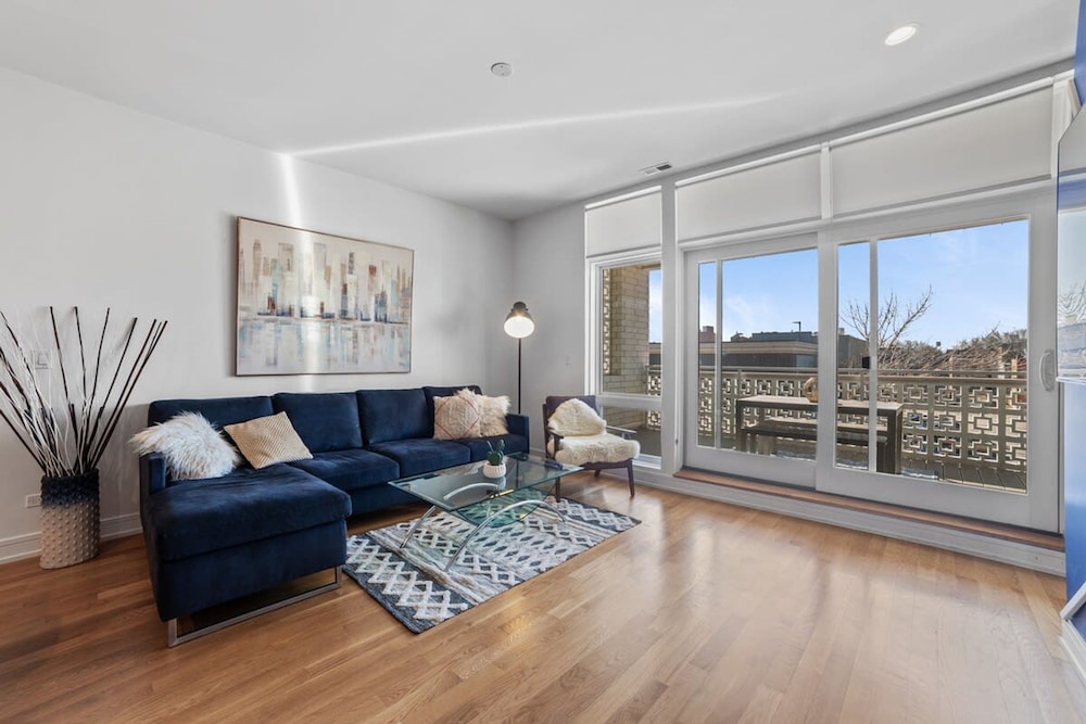 4 Bedroom Condo in Ukranian
