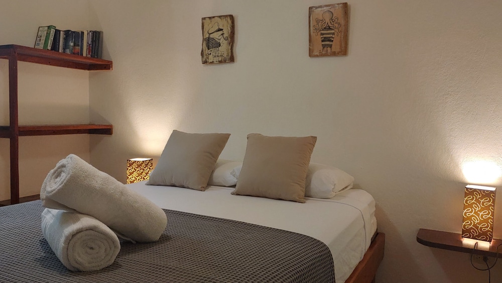 Colibri Surf House & Flats