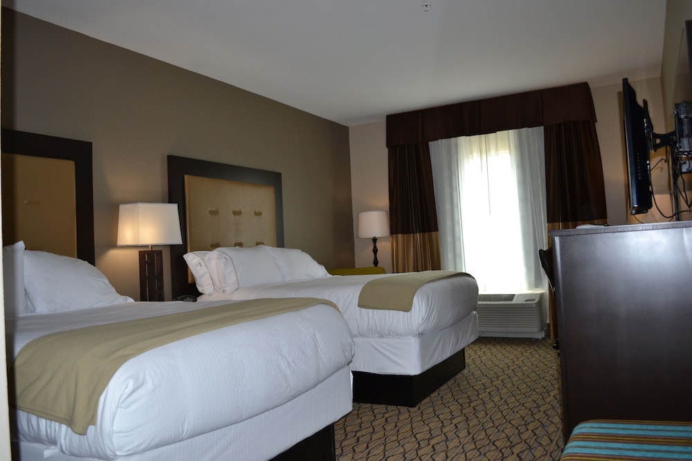 St Joseph Vacations - Holiday Inn Express Hotel  Suites St. Joseph, an IHG Hotel - Property Image 3