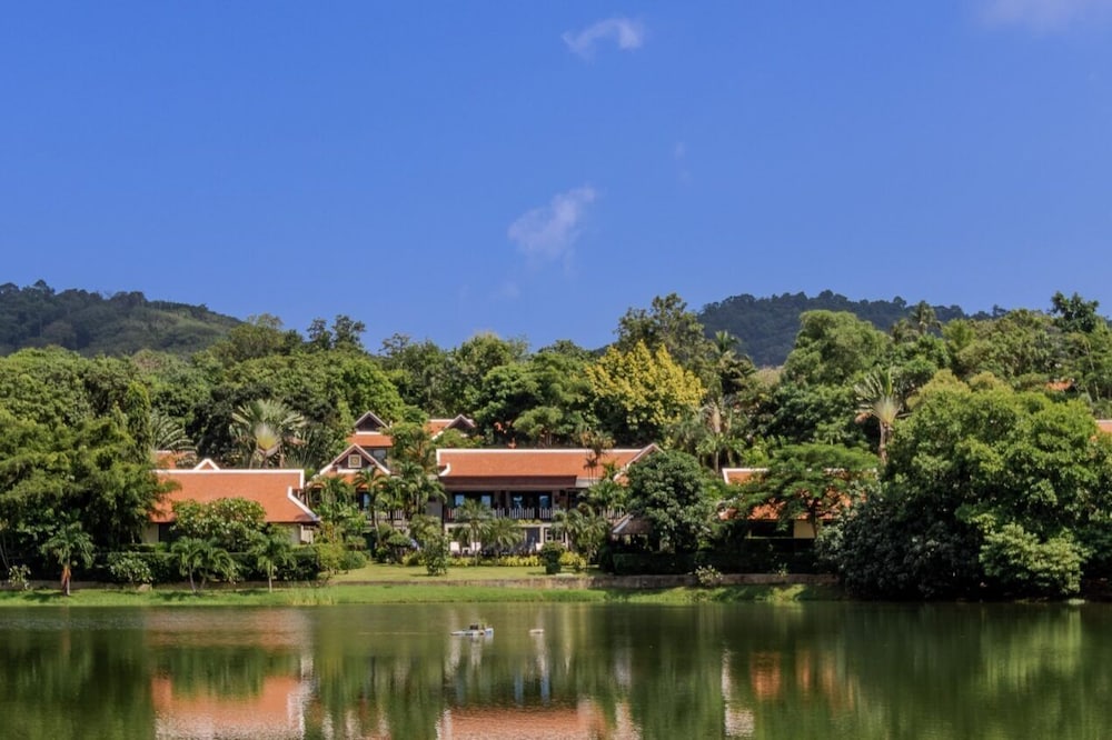 Famous Baan Bua Luxury Estate V238