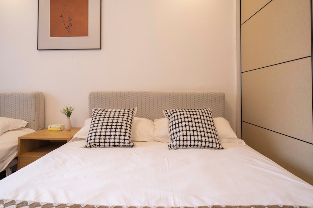Book and Bed-People's Square