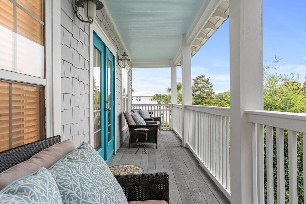 Sandy Smiles by Avantstay Seagrove Walk to Beach + Pool
