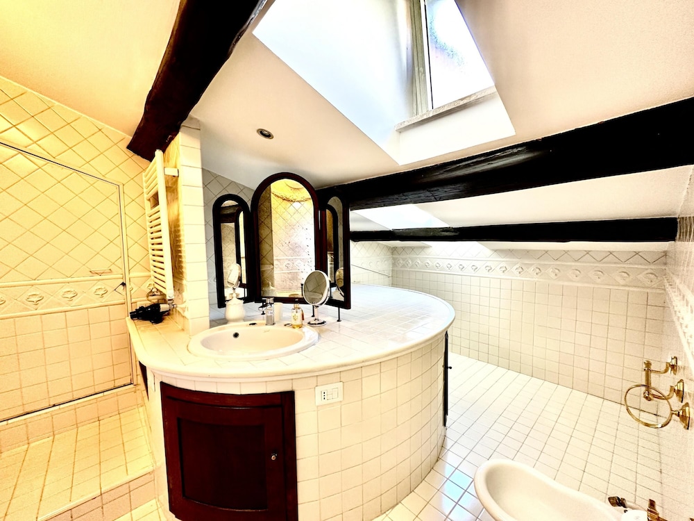 L Ortensia Bianca in Palazzo Ruspoli a Superb Retreat in the Most Elegant Palace in Rome