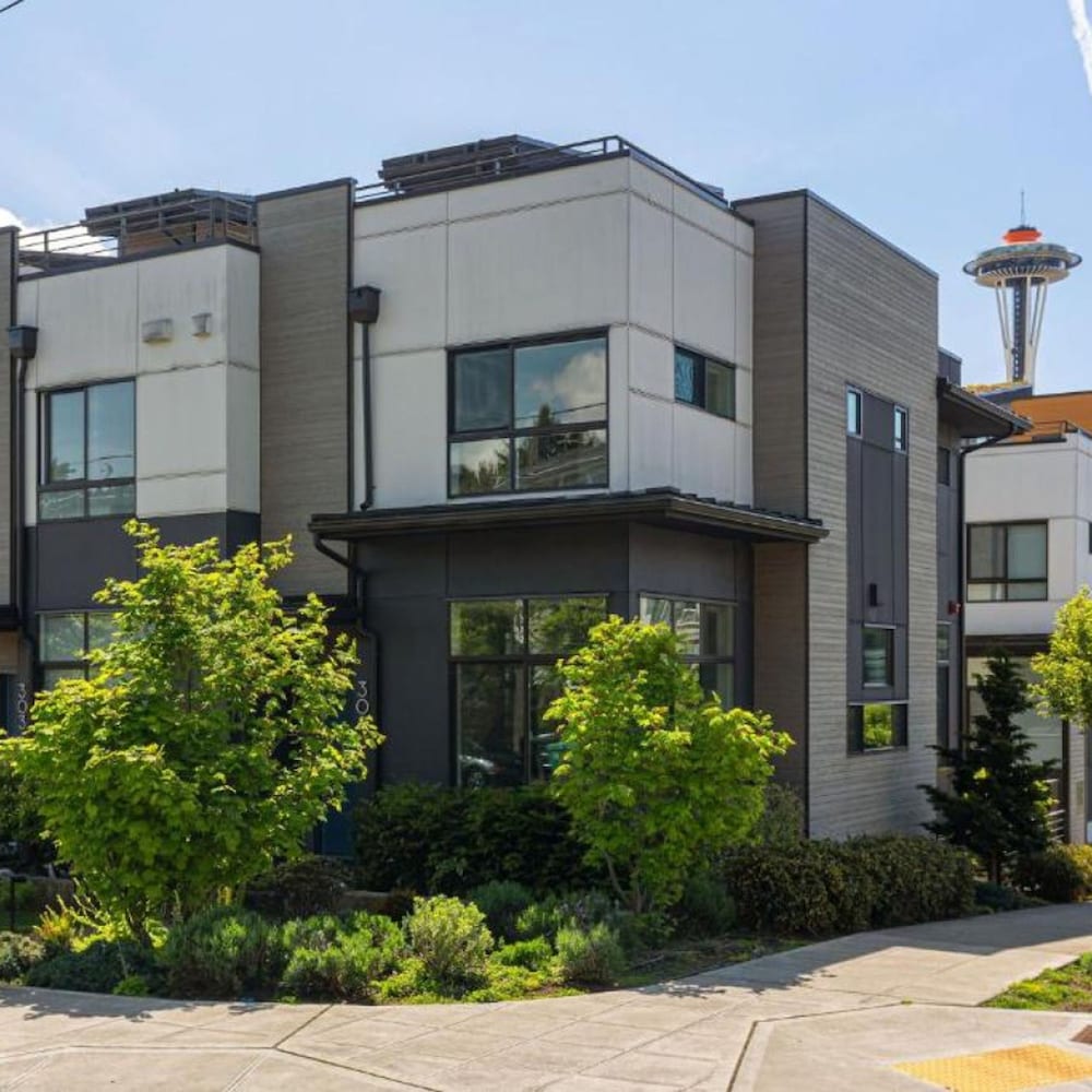 Skyline Serenity in Seattle view 3