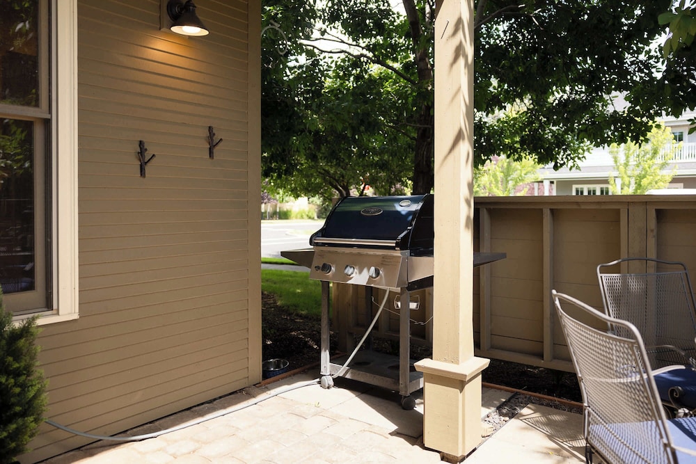 Cascade Cottage Stay for 6