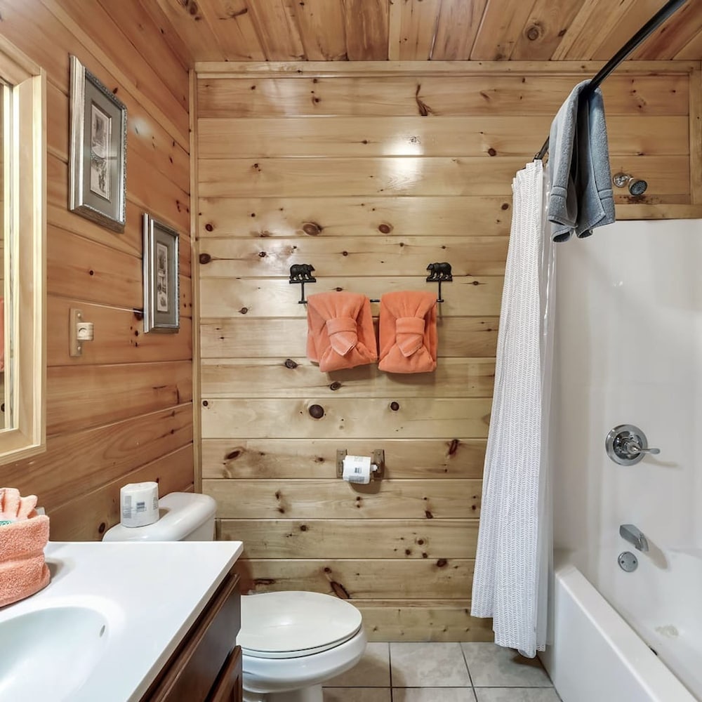 Yurt I Game Room Hot Tub I Sleeps 8 I 2BR 2BA