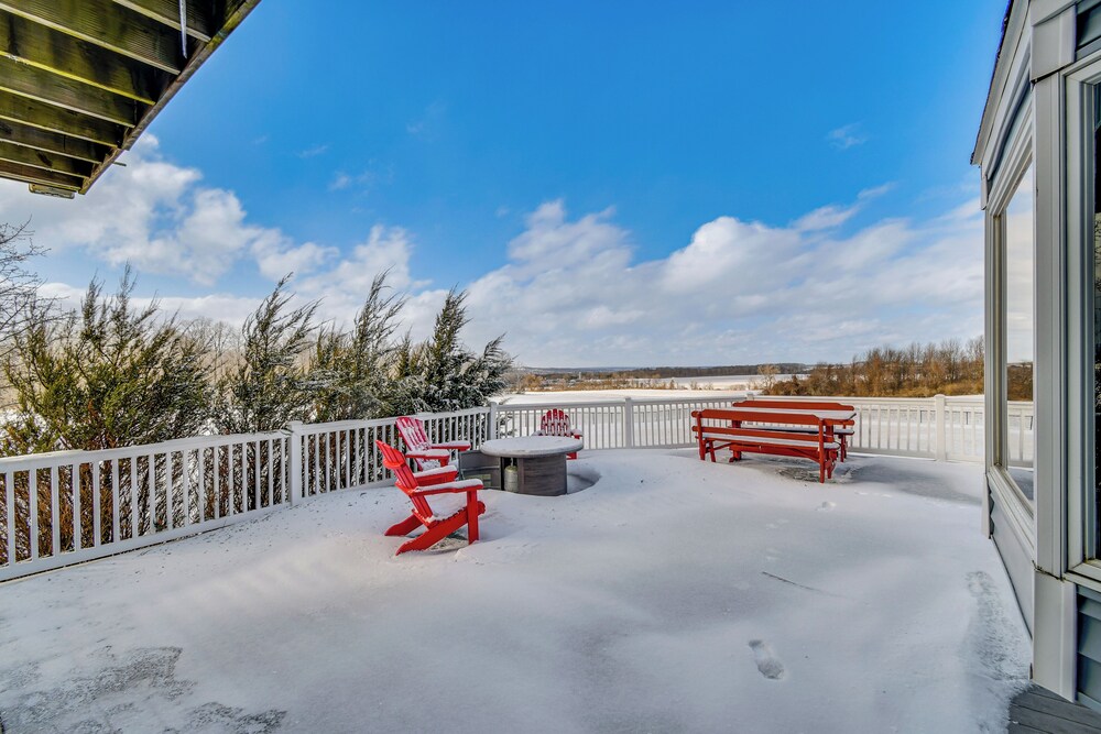 The Gathering Place: Rushville Home w/ Hot Tub