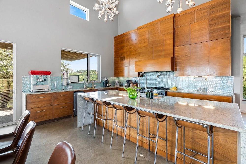 Luxury 4BR Hilltop Retreat With Scenic Views