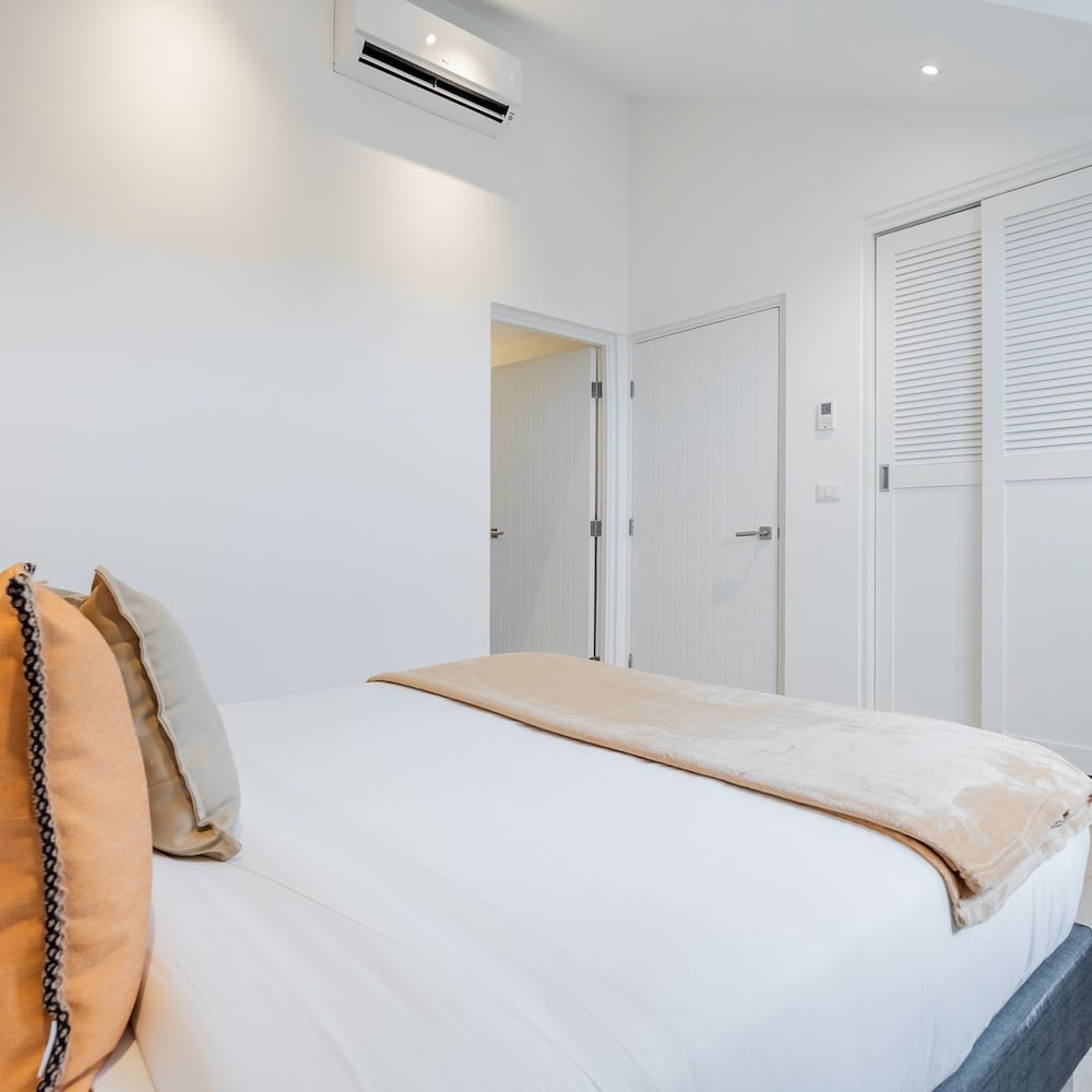 w Elegant 3BR With Modern Terrace in Panama