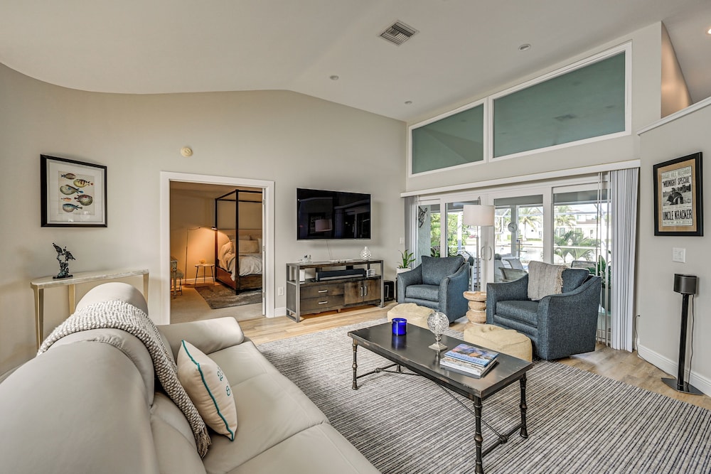 2 Mi to South Beach: Waterfront Home w/ Lanai!