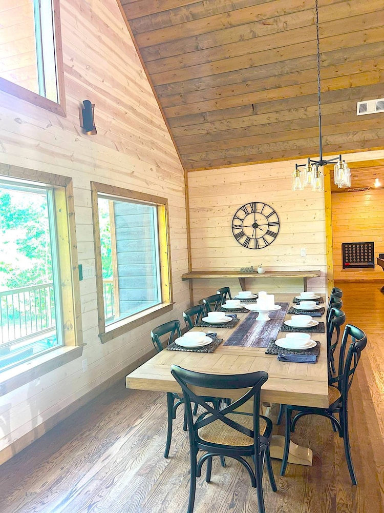 Whispering Winds Luxury Cabin in Hochatown