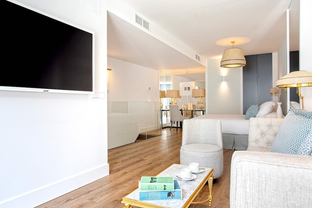Exclusive Penthouse Near Torre del Oro Betis Xxvi