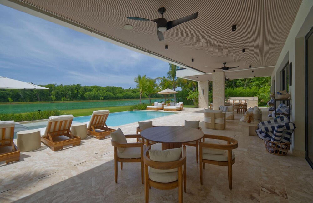 Modern Lake Villa With English Speaking Staff in Golf and Beach Resort
