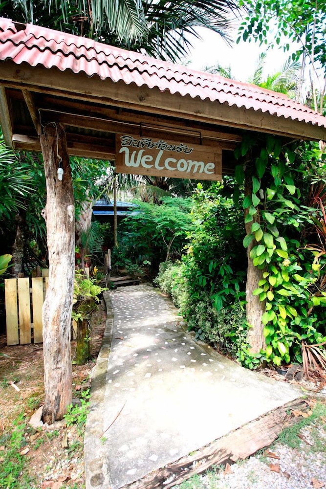 Baan Po Ngam Resort