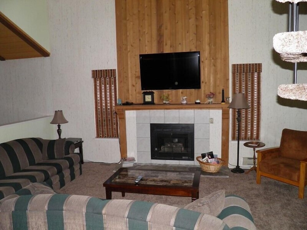 1210 Timber Lane