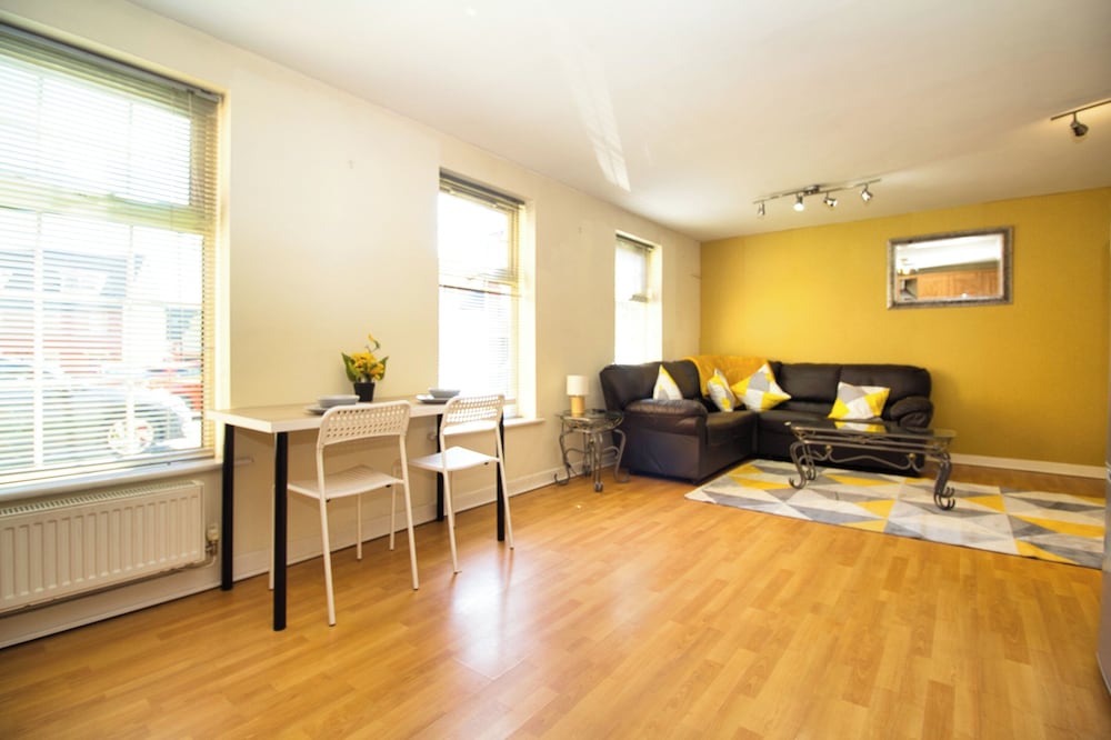 Modern Apartment - Quiet Location