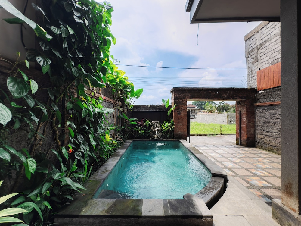 Amaluku Villa