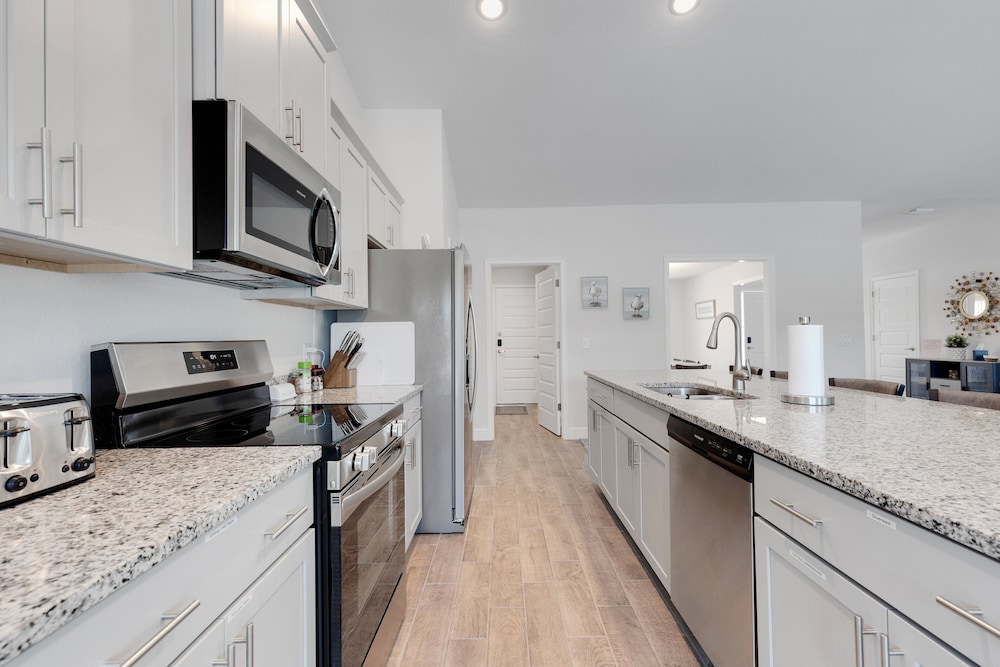 New Poolside Home in South Gulf Cove! Beaches Boca Grande, Manasota, Siesta Key & Venice