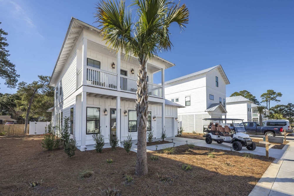 Beach to Bay 3BR Retreat - Cowboy Pool & Golf Cart