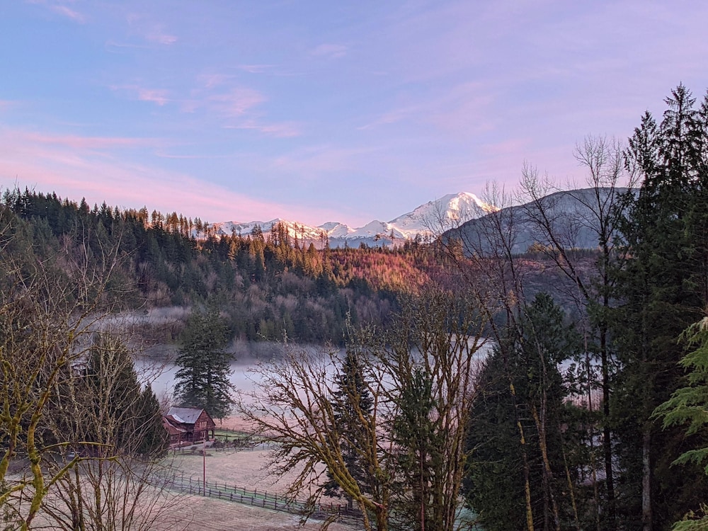 Amazing Falls Cabin - The Refuge at Kulshan