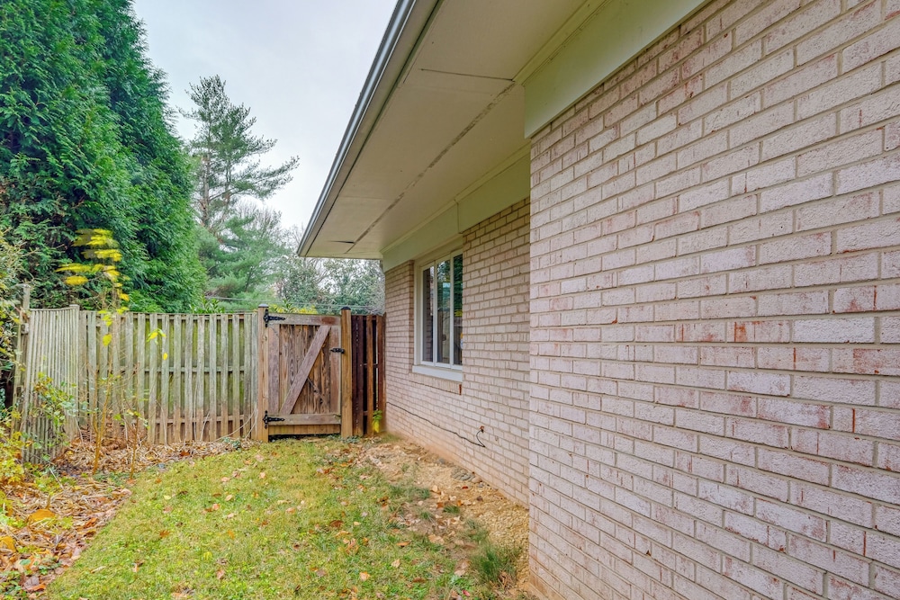 9 Mi to National Mall: Spacious Bethesda Retreat!